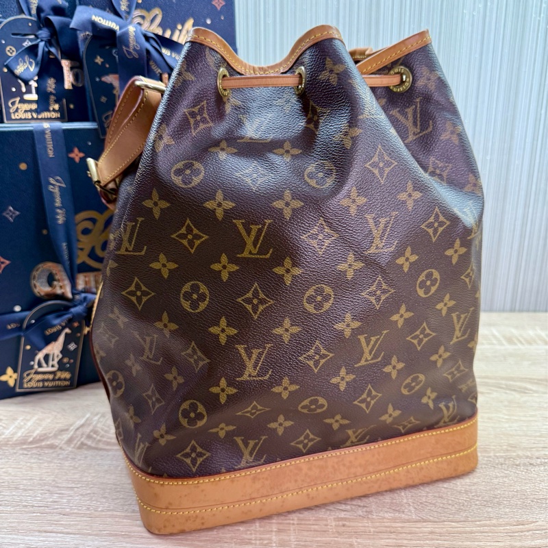 LV M42224 noe 經典老花字紋大水桶包肩背包-4