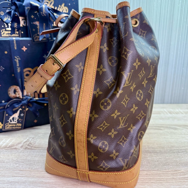 LV M42224 noe 經典老花字紋大水桶包肩背包-5