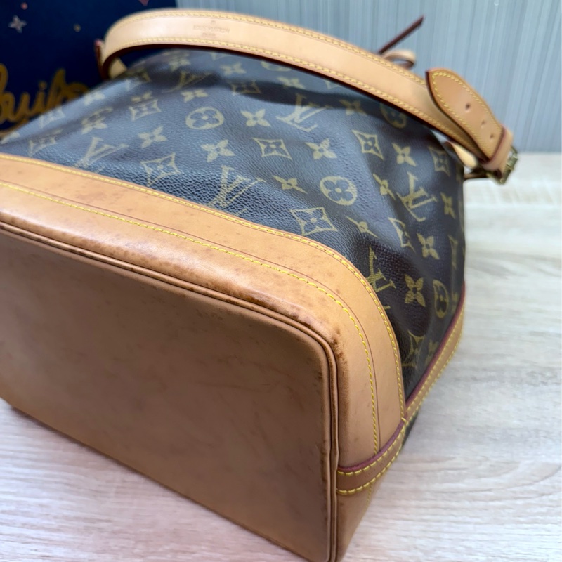 LV M42224 noe 經典老花字紋大水桶包肩背包-12