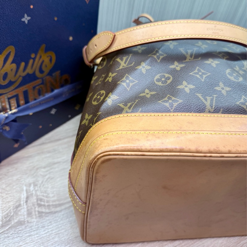 LV M42224 noe 經典老花字紋大水桶包肩背包-13