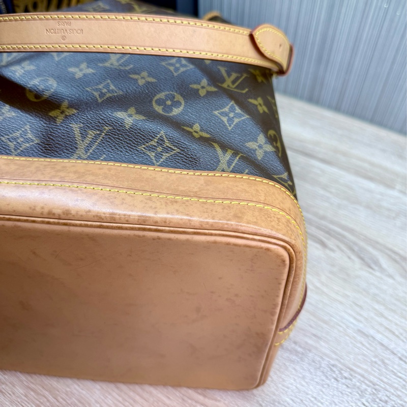 LV M42224 noe 經典老花字紋大水桶包肩背包-15