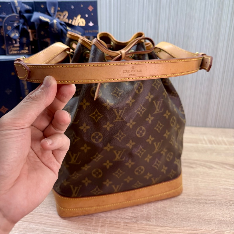 LV M42224 noe 經典老花字紋大水桶包肩背包-16