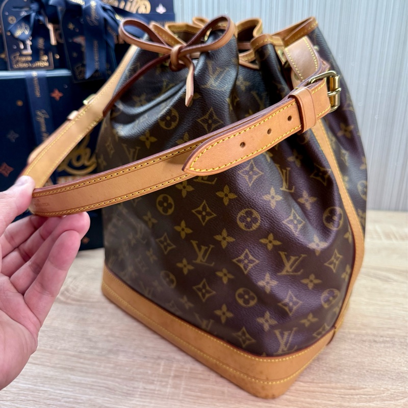 LV M42224 noe 經典老花字紋大水桶包肩背包-18