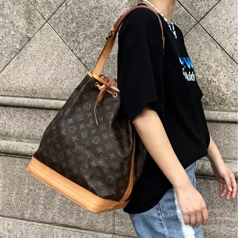 LV M42224 noe 經典老花字紋大水桶包肩背包-25