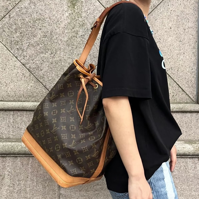 LV M42224 noe 經典老花字紋大水桶包肩背包-26