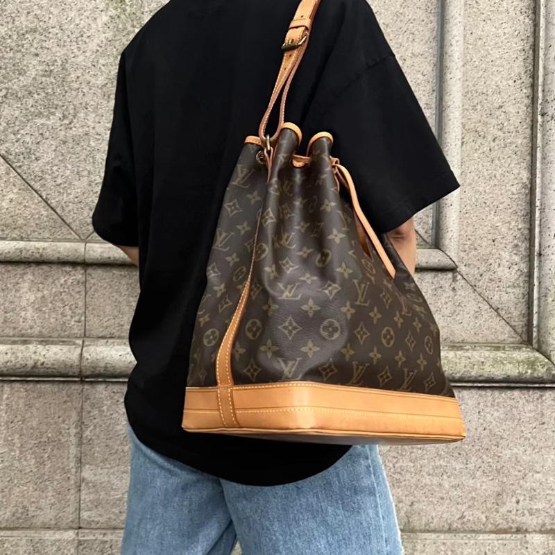 LV M42224 noe 經典老花字紋大水桶包肩背包-27