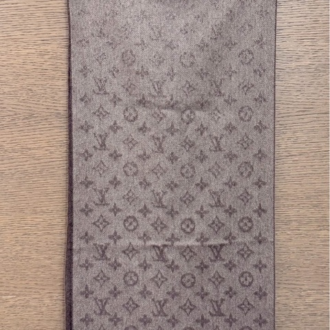 LV新款漸層圍巾🧣