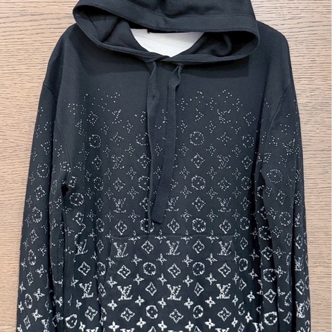 LV新款黑漸層帽踢