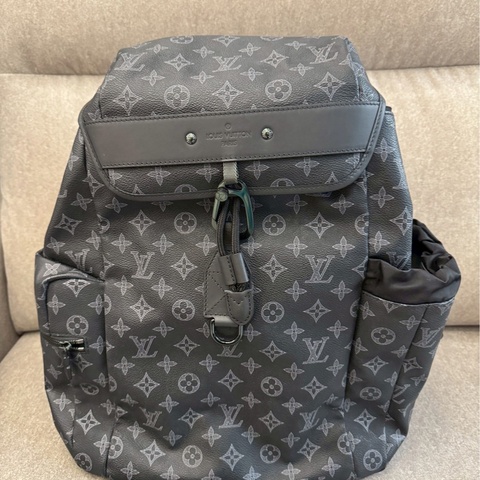 LV老花翻蓋後背包