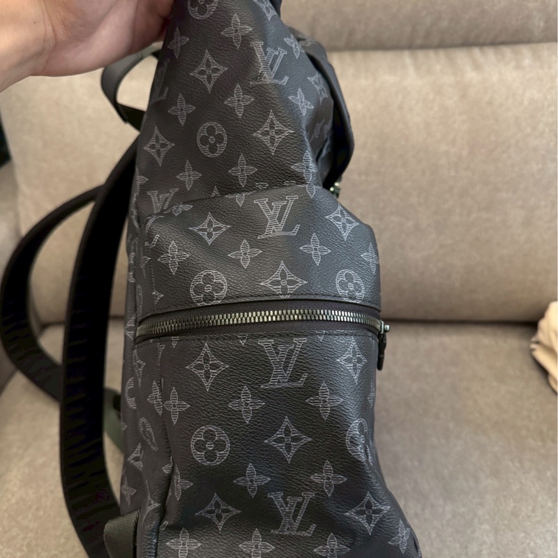 LV老花翻蓋後背包-2