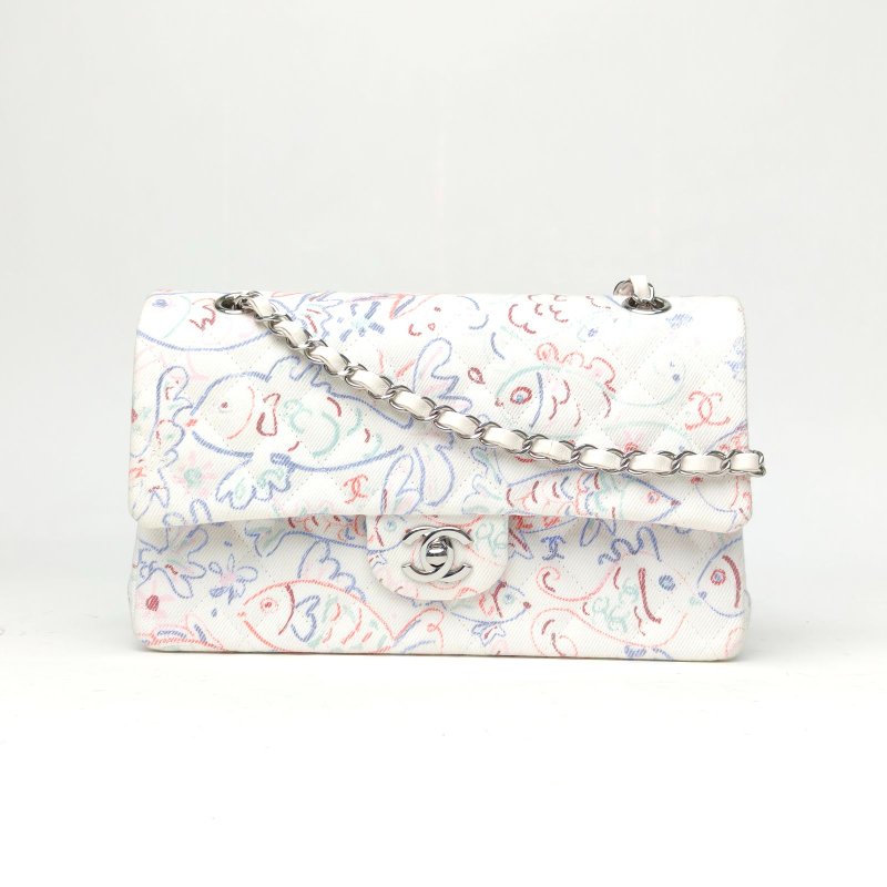 CHANEL CF口蓋包中號25.5白色帆布晶片開銀扣25C早春海洋系列小魚塗鴉肩背包-0