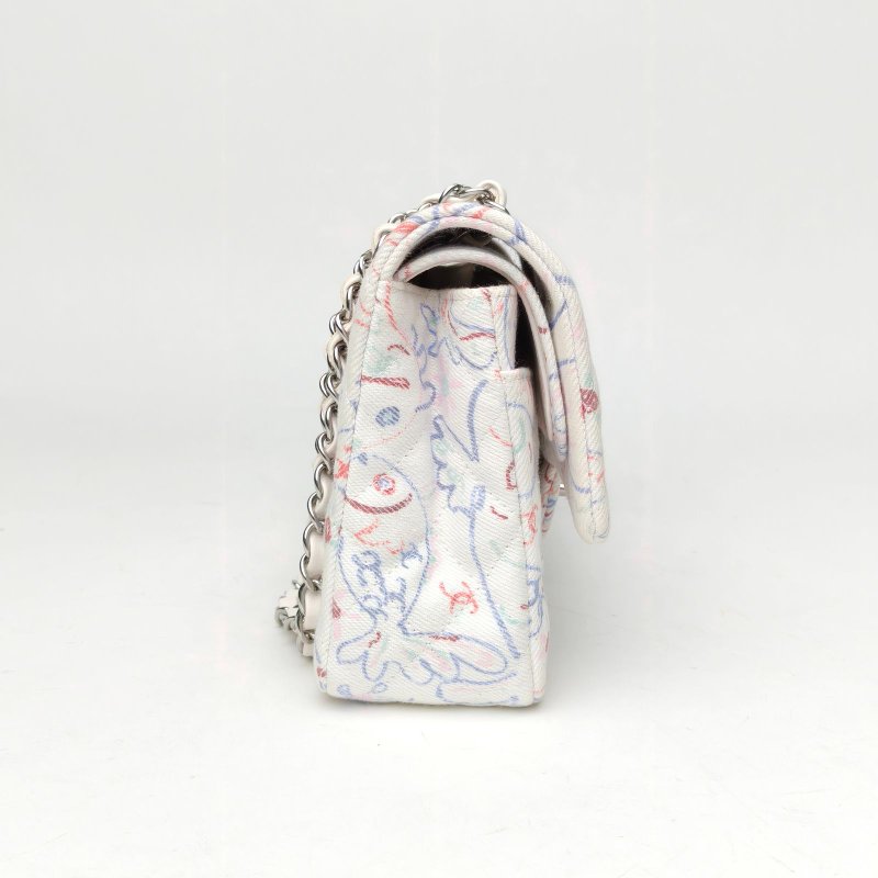 CHANEL CF口蓋包中號25.5白色帆布晶片開銀扣25C早春海洋系列小魚塗鴉肩背包-3