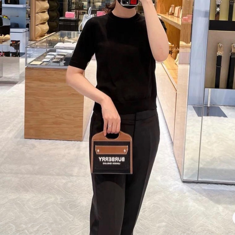 Burberry micro pocket bag-4