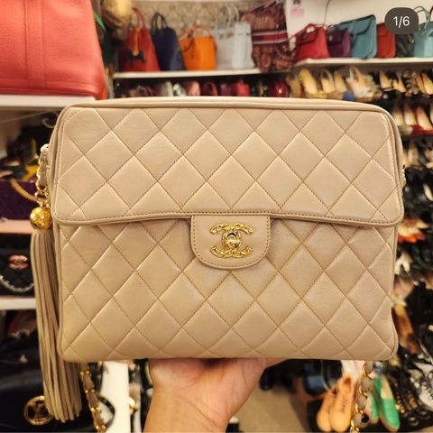 vintage chanel clutch