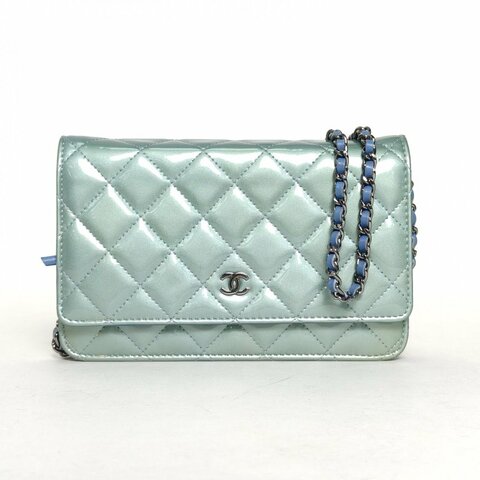 CHANEL CFWOC19藍色漆皮17開銀扣肩背包