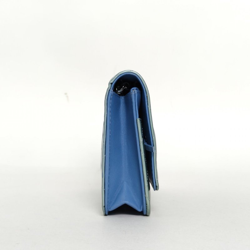 CHANEL CFWOC19藍色漆皮17開銀扣肩背包-1