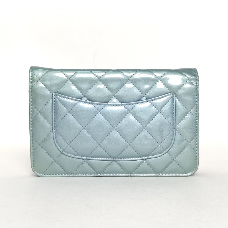 CHANEL CFWOC19藍色漆皮17開銀扣肩背包-2