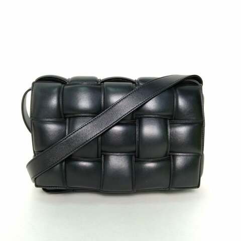 BOTTEGA VENETA CassettePadded加襯中號26黑色羊皮肩背包