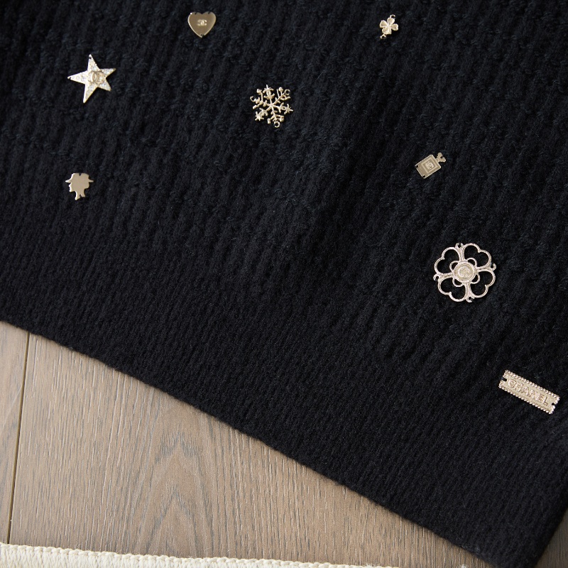 ❤️ CHANEL 超精緻裝飾 經典黑金配色 質感毛衣-4