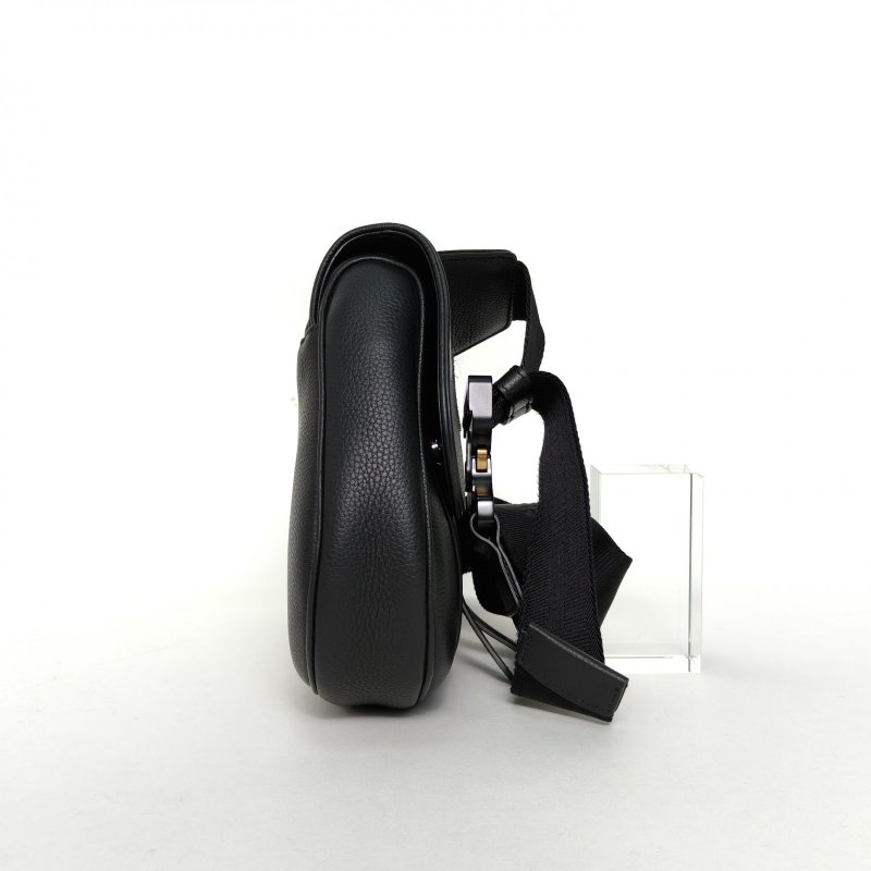 DIOR SADDLE馬鞍胸包黑色牛皮銀扣2022肩背包-1