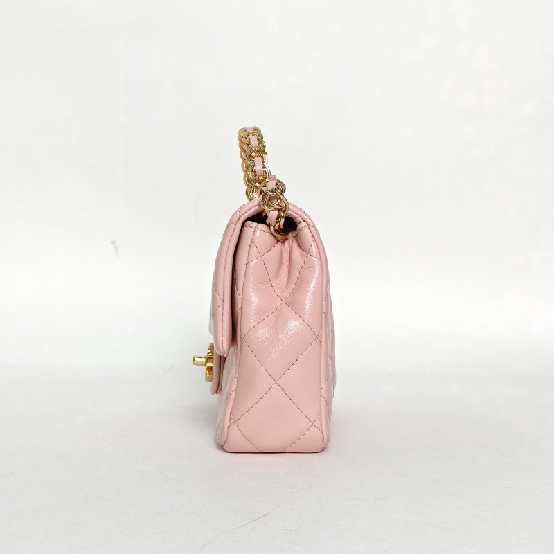 CHANEL 23SCF口蓋包大Mini20粉色羊皮晶片開金扣雙圈皮穿鏈手柄肩背包-3