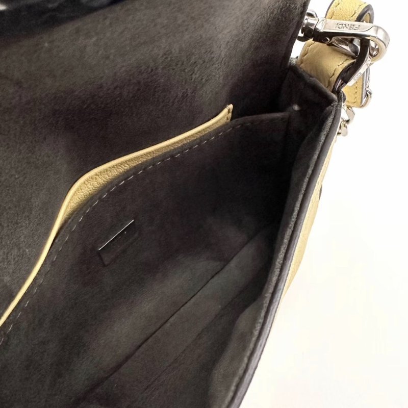 FENDI 黃色mini手提斜背小雞包 16*10*3 98新配件塵袋-5