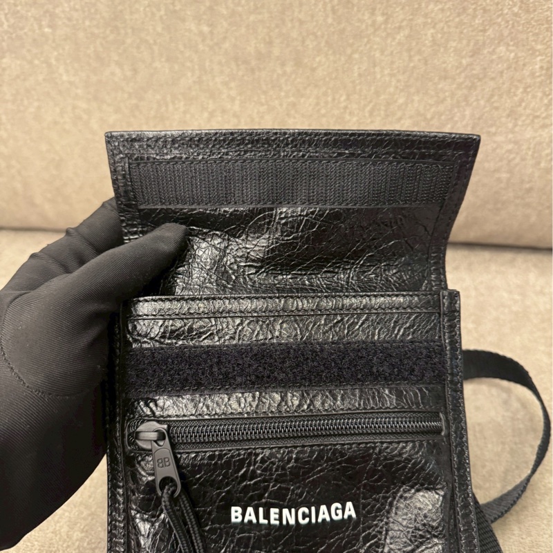 巴黎世家牛皮小包-3