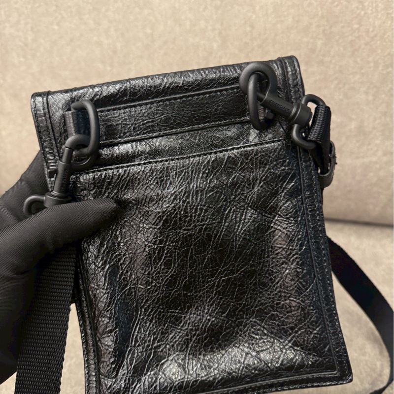 巴黎世家牛皮小包-4