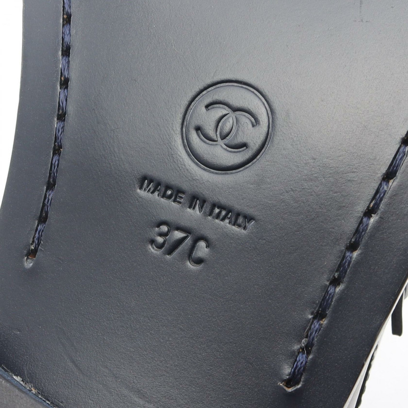 香奈兒 (CHANEL) 樂福鞋 #37 G39190 黑色皮革，飾有品牌標誌，二手，女士 Coco CC-5