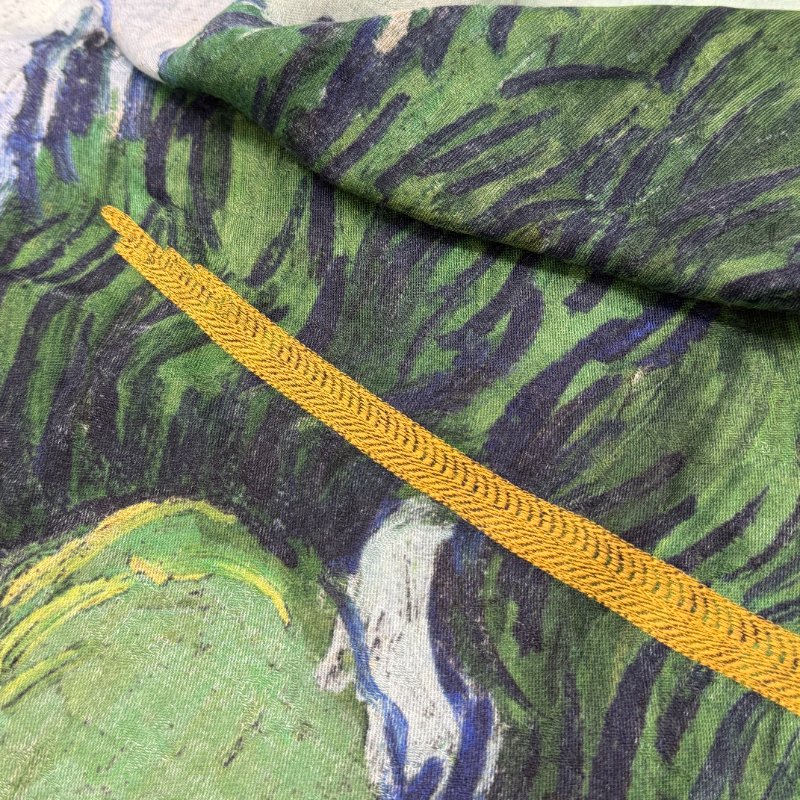 LOUIS VUITTON 路易威登 x 梵谷 麥田與柏樹Wheat Field with Cypresses 刺繡Logo 140cm 大方巾 圍巾 披肩 掛畫-4