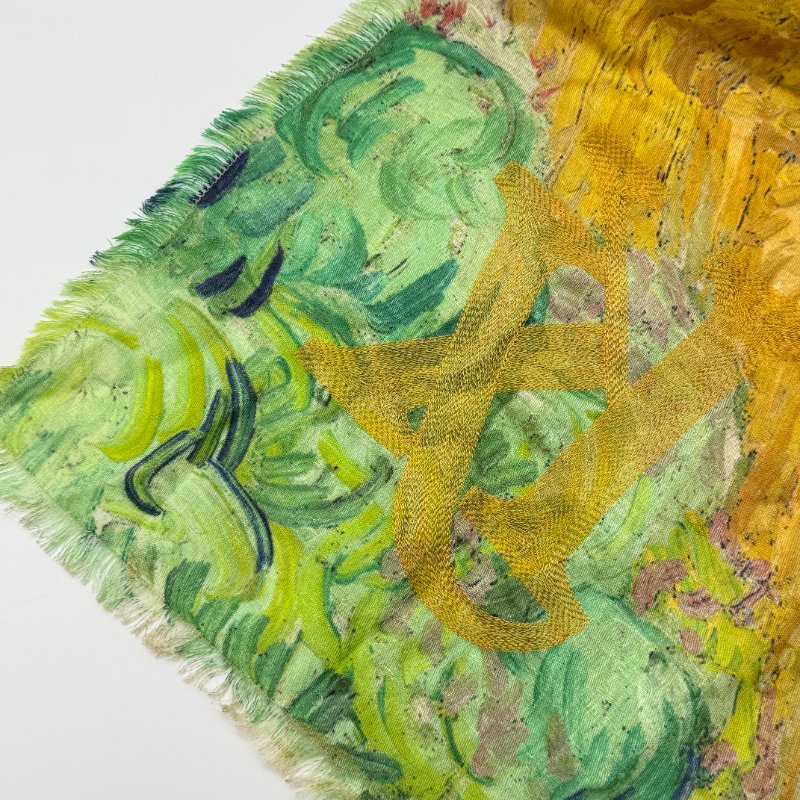 LOUIS VUITTON 路易威登 x 梵谷 麥田與柏樹Wheat Field with Cypresses 刺繡Logo 140cm 大方巾 圍巾 披肩 掛畫-6