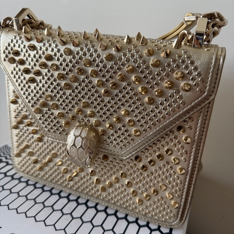 Bvlgari 限量金色卯釘包