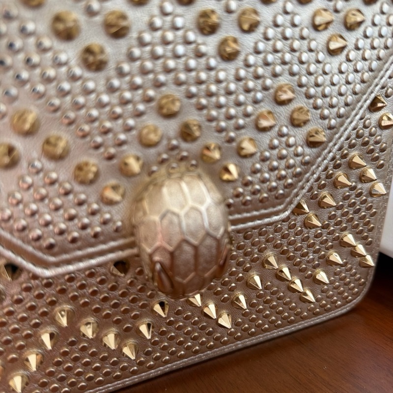 Bvlgari 限量金色卯釘包-4