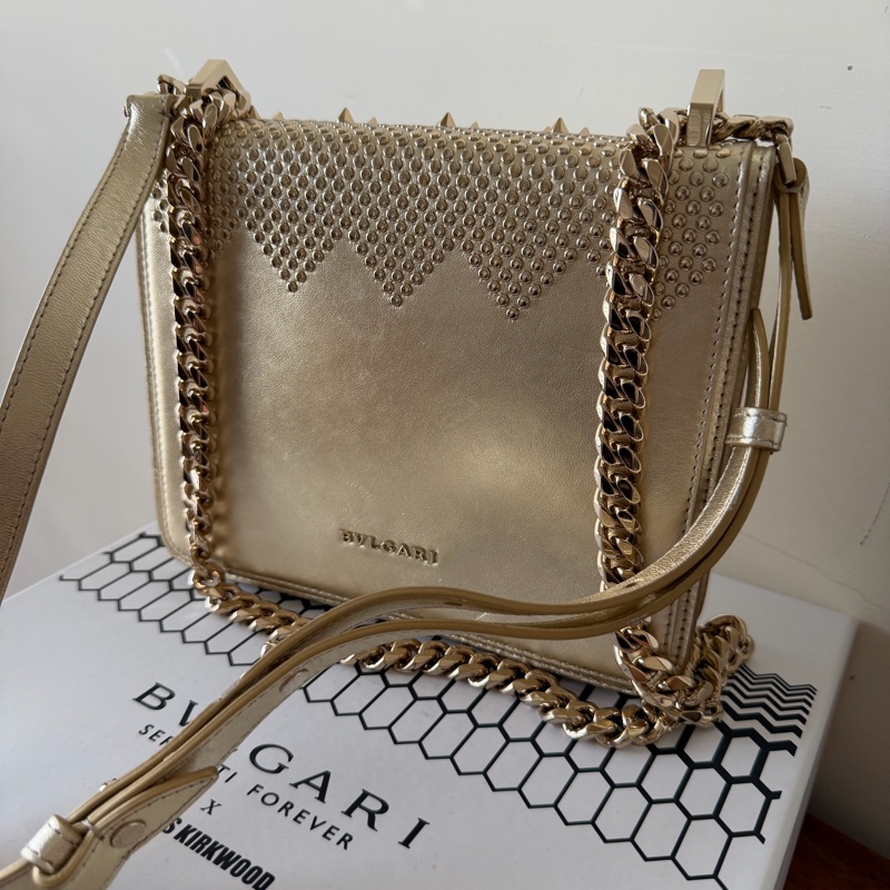 Bvlgari 限量金色卯釘包-5