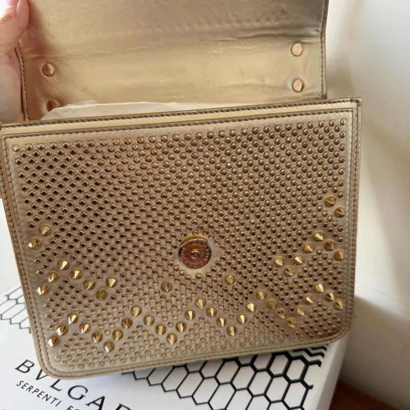 Bvlgari 限量金色卯釘包-10