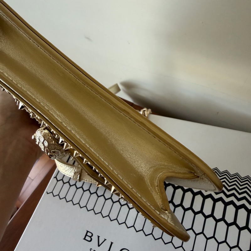 Bvlgari 限量金色卯釘包-12