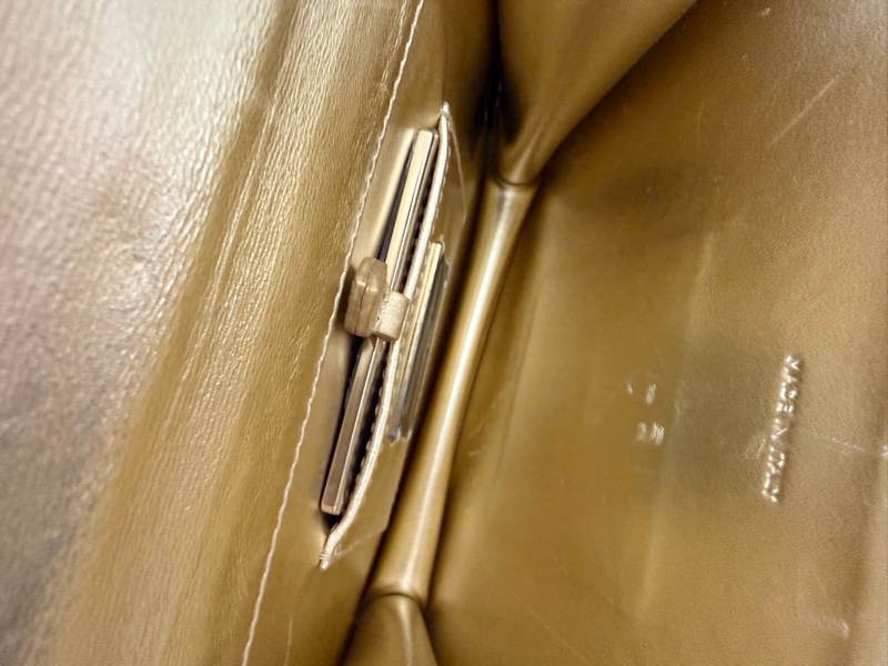 Bvlgari 限量金色卯釘包-16