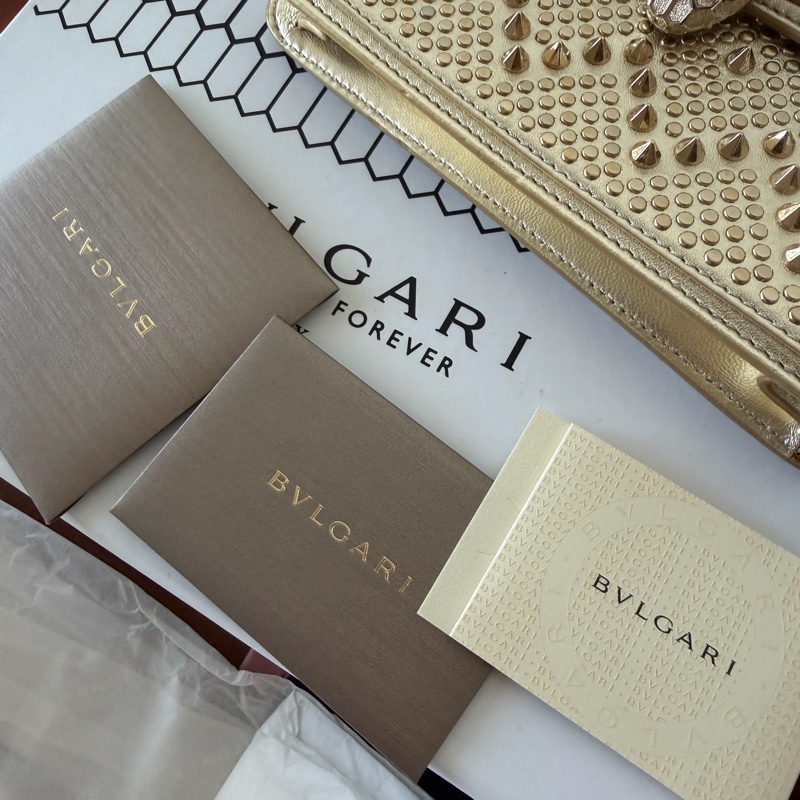 Bvlgari 限量金色卯釘包-23