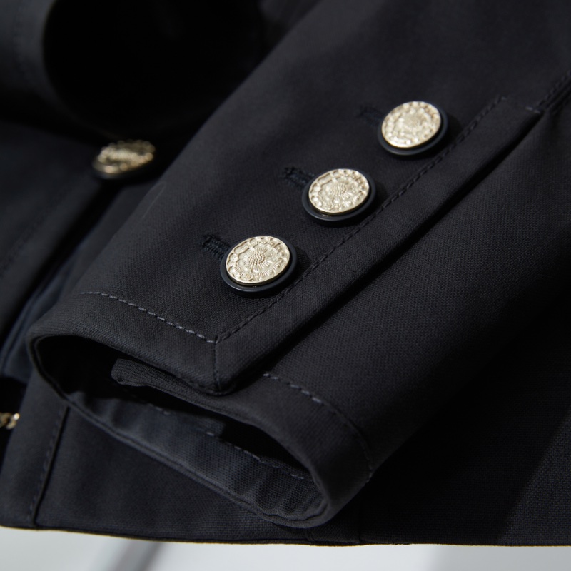 ❤️ CHANEL 經典黑金配色外套-4