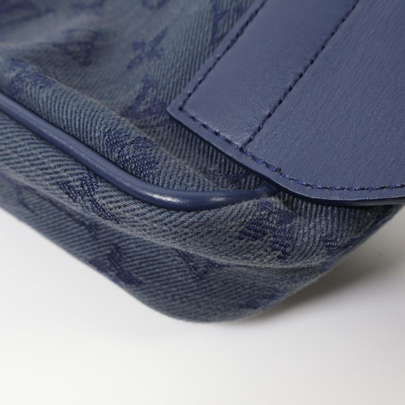 LOUIS VUITTON Monogram Denim Outdoor Bumbag金扣肩背袋-8