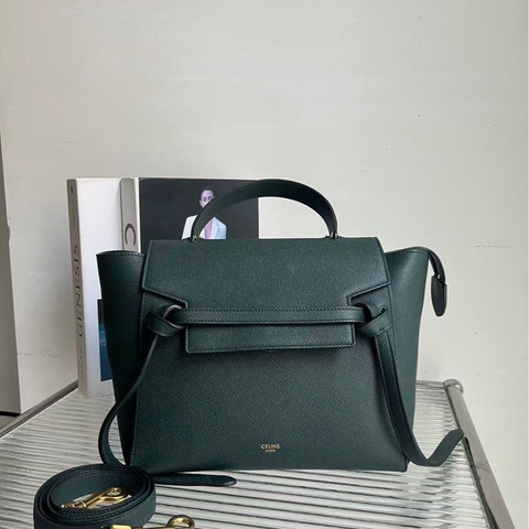 🔥新到：98🆕 Celine 墨綠色鯰魚 belt mirco 中號 單肩手提包，尺寸:24×21，容量大日常通勤，好價幾千🉐