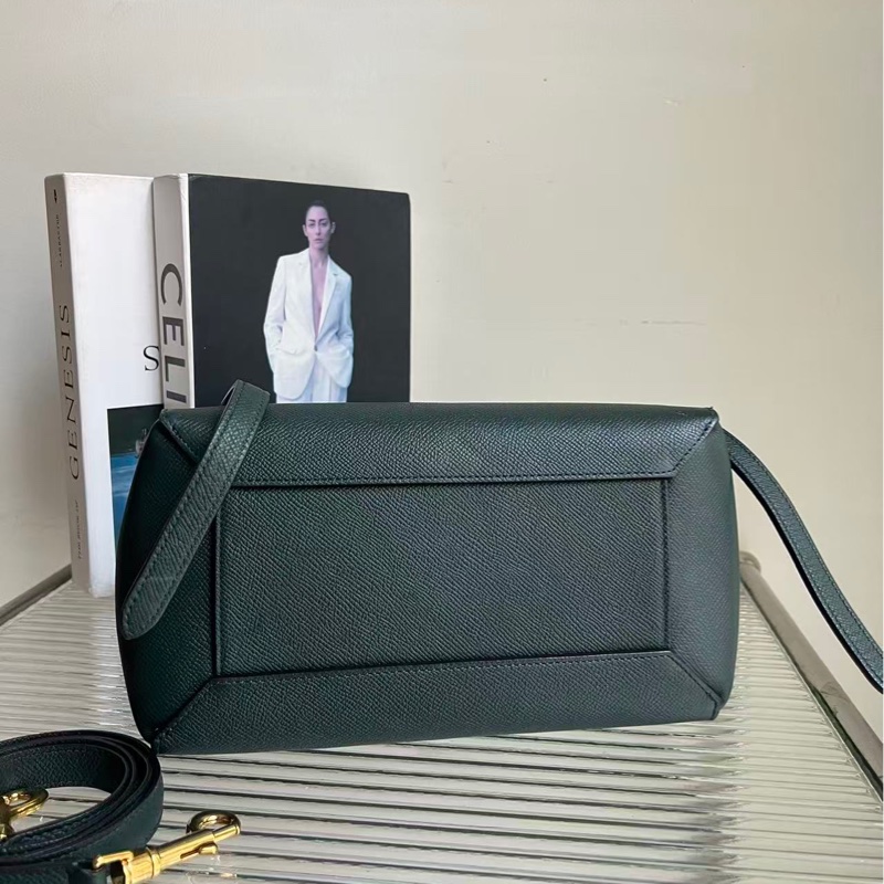 🔥新到：98🆕 Celine 墨綠色鯰魚 belt mirco 中號 單肩手提包，尺寸:24×21，容量大日常通勤，好價幾千🉐-4