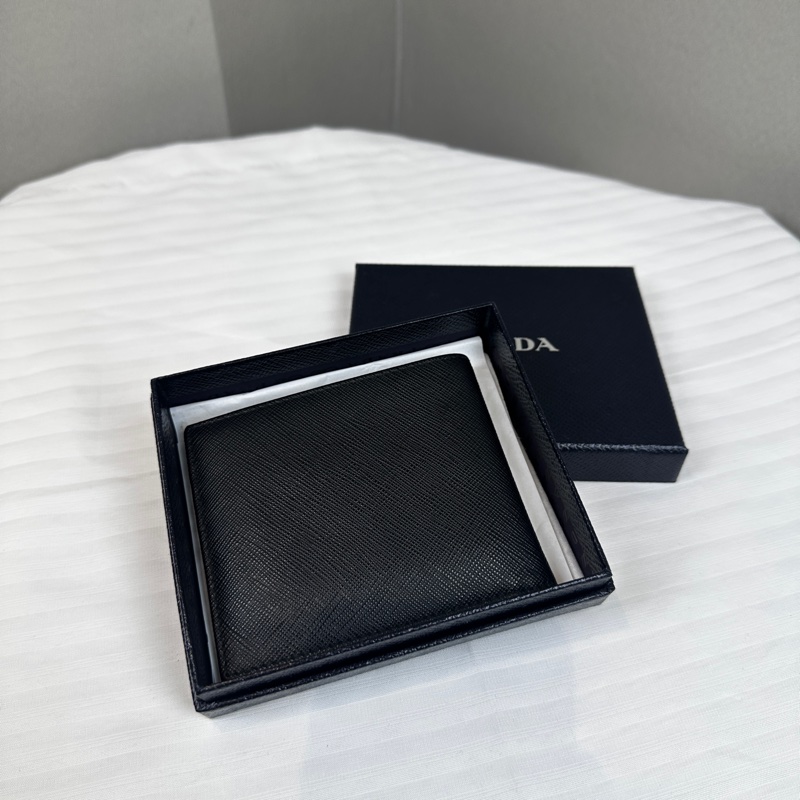 普拉達/Prada Saffiano Leather Bifold Wallet 男士牛皮短錢包 11x1x9.5cm-0