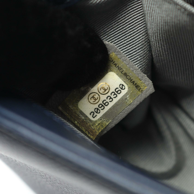 香奈兒 Boy Chanel 小號 Wild Stitch 鏈條肩背包，海軍藍皮革，二手 CC-4