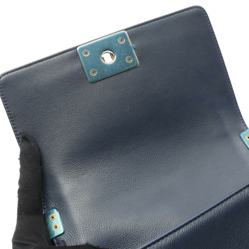 香奈兒 Boy Chanel 小號 Wild Stitch 鏈條肩背包，海軍藍皮革，二手 CC-5