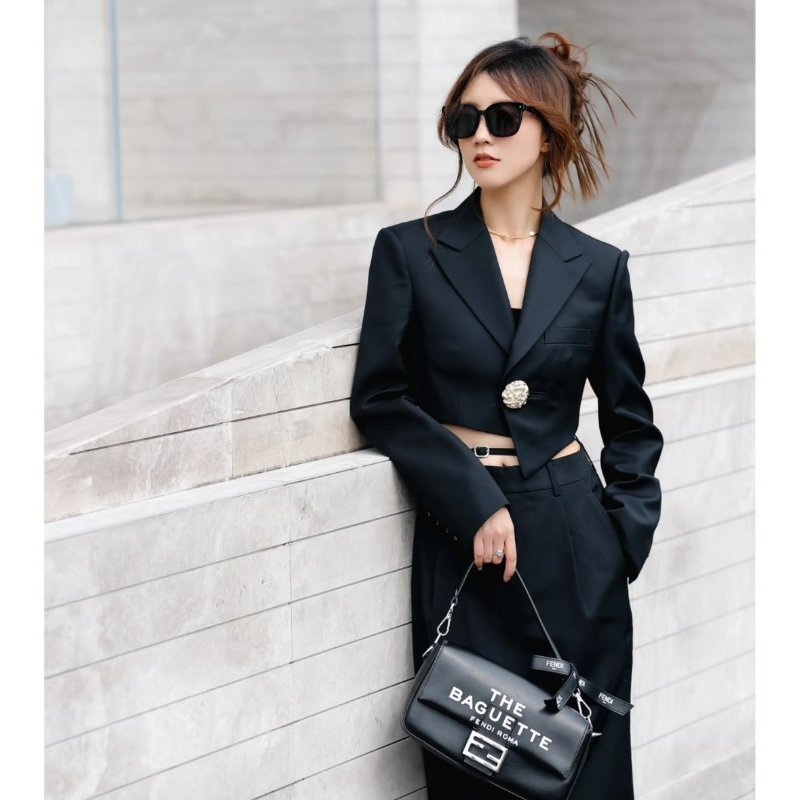 「i-dle 宋雨琦同款｜IVE 安俞真愛用款出售中❗️」法棍包25周年系列聯名款！98新閒置款！配件齊全！-2