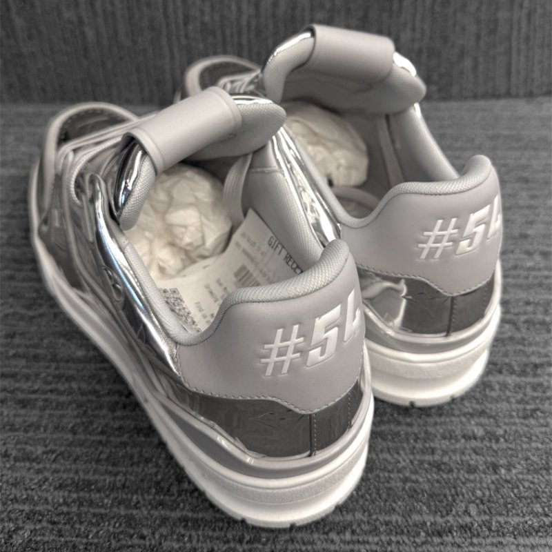 【LOUIS VUITTON LV 路易威登】TRAINER MONOGRAM壓花 亮漆銀 運動鞋(下單前須先私訊)-2