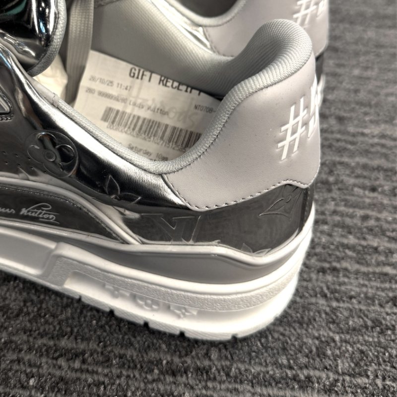 【LOUIS VUITTON LV 路易威登】TRAINER MONOGRAM壓花 亮漆銀 運動鞋(下單前須先私訊)-3