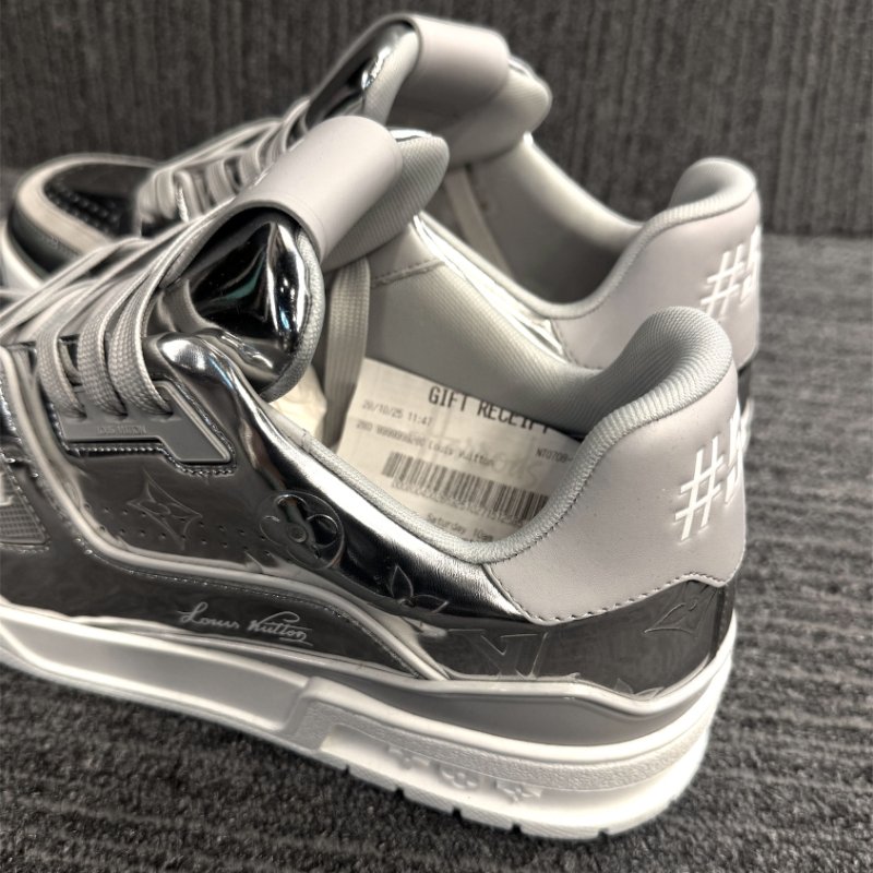 【LOUIS VUITTON LV 路易威登】TRAINER MONOGRAM壓花 亮漆銀 運動鞋(下單前須先私訊)-4
