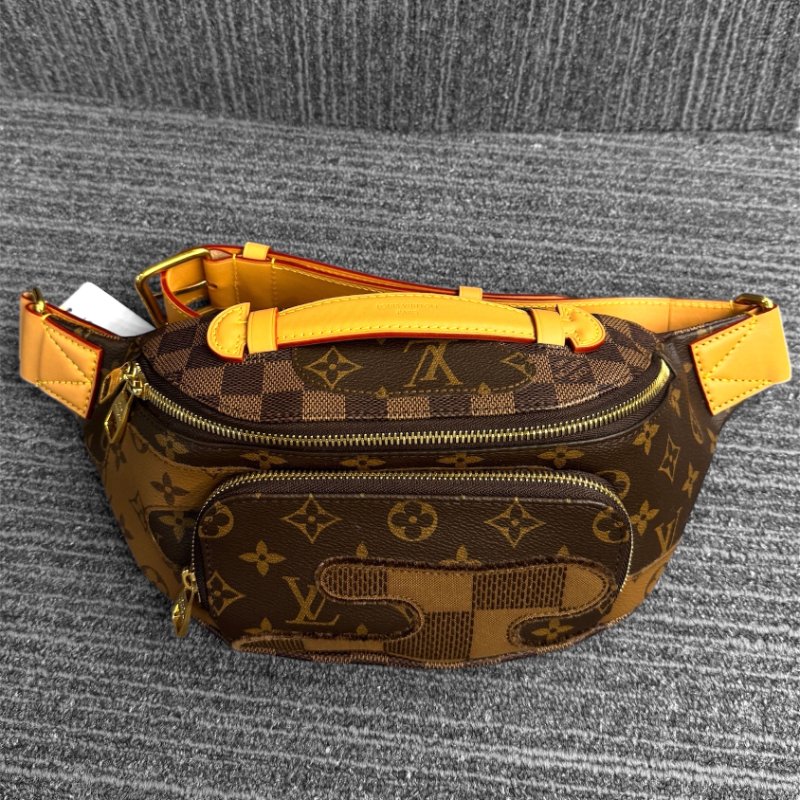 【LOUIS VUITTON LV 路易威登】新款 RUSH BUMBAG DAMIER及MONOGRAM REVERSE貼圖刺繡 腰包(下單前須先私訊)-0